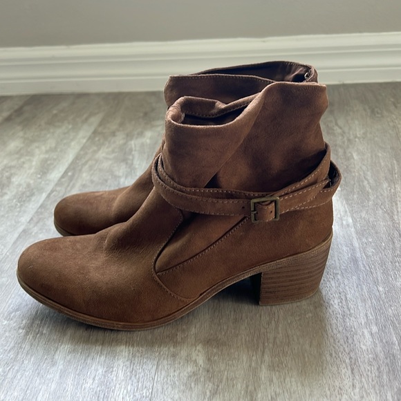 American Eagle pull on faux suede ankle booties - Picture 1 of 7